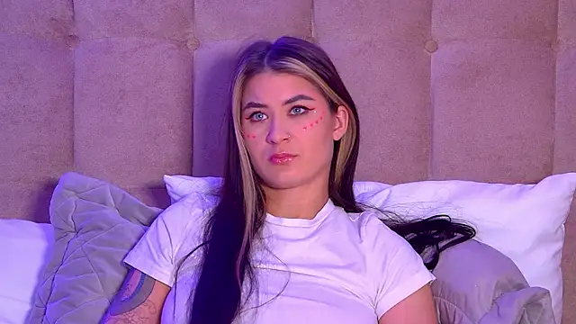 Snapshot of RachelSimpson chatting on 03-15-25, 09:27 RachelSimpson online show from 03-15-25, 09:27