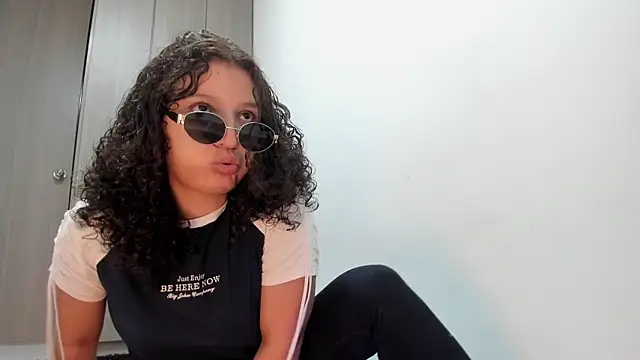 Snapshot of Cositarica_ chatting on 10-06-25, 01:41 Cositarica online show from 10-06-25, 01:41