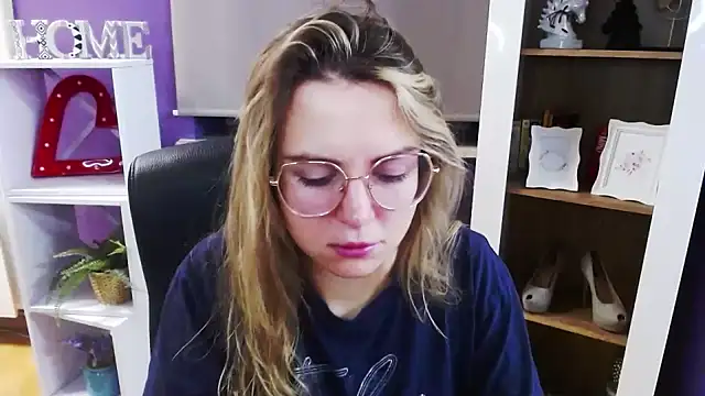 Snapshot of Zoey_Erotic chatting on 12-18-25, 05:35 Zoey Erotic online show from 12-18-25, 05:35