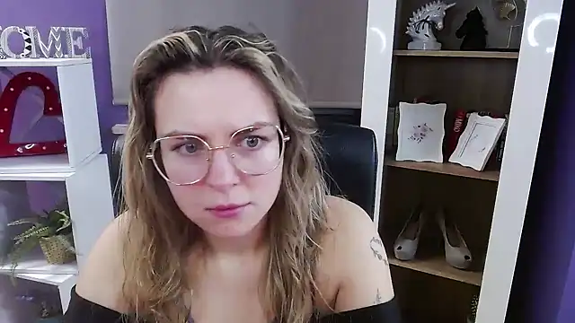 Snapshot of Zoey_Erotic chatting on 12-23-25, 05:27 Zoey Erotic online show from 12-23-25, 05:27