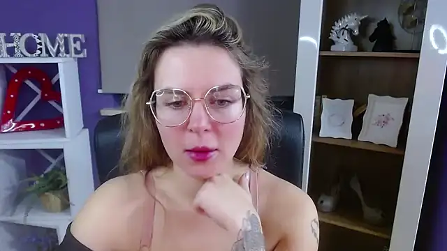 Snapshot of Zoey_Erotic chatting on 01-08-26, 05:32 Zoey Erotic online show from 01-08-26, 05:32