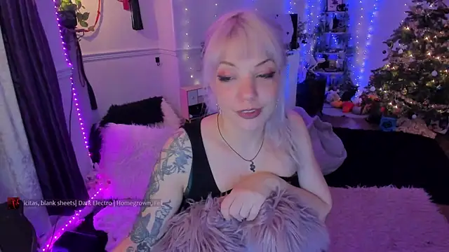 AliceW0lf online show from 01-12-26, 06:57