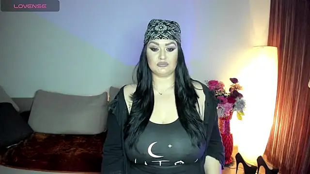 Snapshot of Laura_sinner chatting on 01-25-25, 08:00 Laura sinner online show from 01-25-25, 08:00