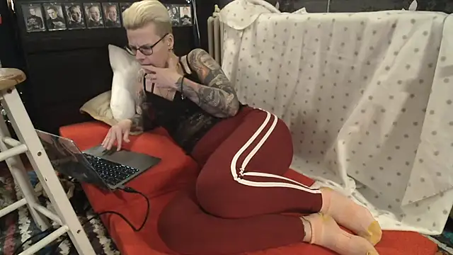 Snapshot of MaryG chatting on 01-20-25, 09:01 MaryG online show from 01-20-25, 09:01