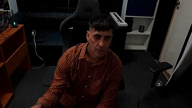 Elnonoykeila77 online show from 04-14-26, 07:31