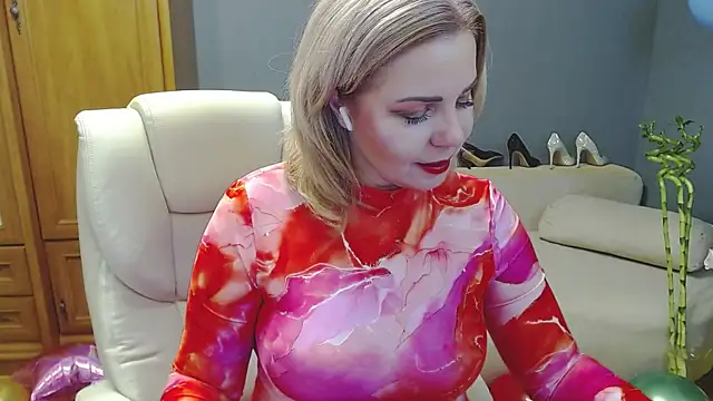 Snapshot of Cute_sun chatting on 12-14-24, 09:45 Cute sun online show from 12-14-24, 09:45