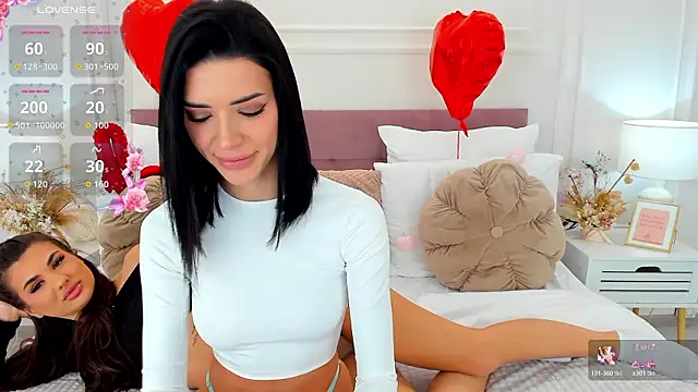 Snapshot of JasmiLyn chatting on 02-18-26, 06:31 JasmiLyn online show from 02-18-26, 06:31