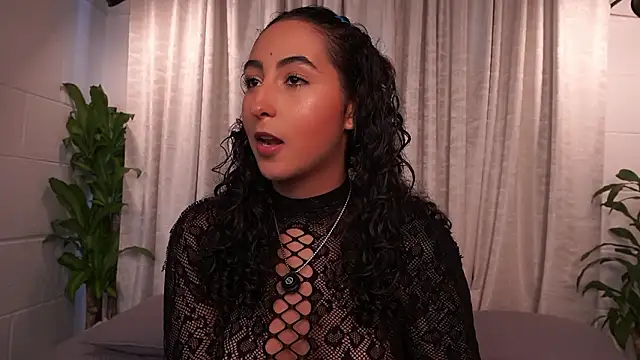 Snapshot of agatha_collins_ chatting on 02-06-26, 07:50 agatha collins online show from 02-06-26, 07:50