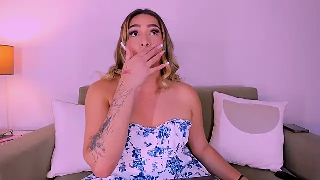 Snapshot of ISABELLASSMITH chatting on 03-13-25, 07:53 ISABELLASSMITH online show from 03-13-25, 07:53