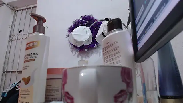 Snapshot of heyline_milf chatting on 04-26-26, 03:10 heyline milf online show from 04-26-26, 03:10
