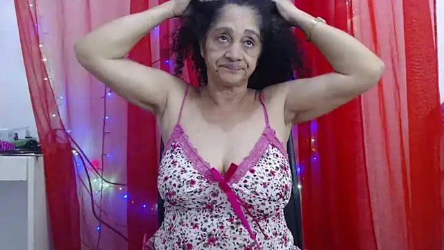 Snapshot of heyline_milf chatting on 04-27-26, 07:34 heyline milf online show from 04-27-26, 07:34