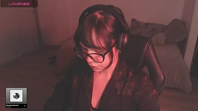 Snapshot of modjo_ chatting on 12-15-25, 03:00 modjo online show from 12-15-25, 03:00