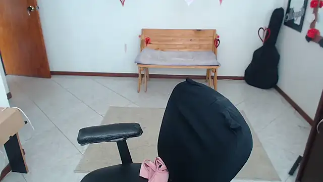 charlottezoe15 online show from 02-11-26, 06:35