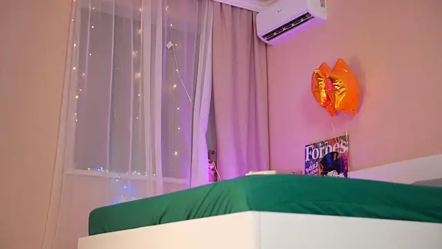 Snapshot of RosyEmily chatting on 01-14-25, 01:26 RosyEmily online show from 01-14-25, 01:26