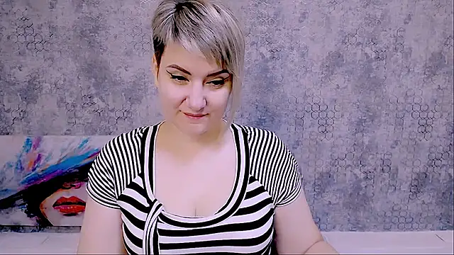 Snapshot of Djullia chatting on 09-12-25, 05:29 Djullia online show from 09-12-25, 05:29