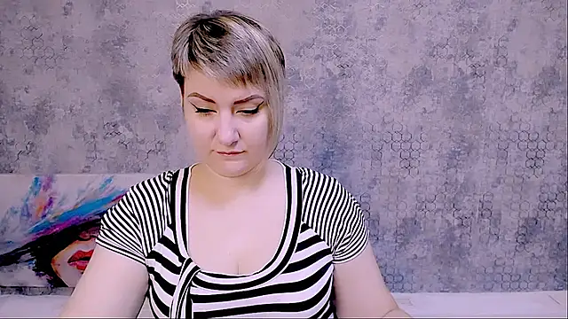 Snapshot of Djullia chatting on 10-13-25, 05:51 Djullia online show from 10-13-25, 05:51