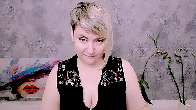 Snapshot of Djullia chatting on 06-11-26, 06:00 Djullia online show from 06-11-26, 06:00