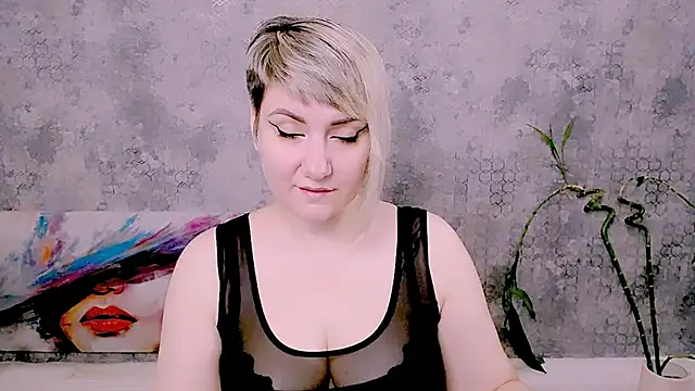 Snapshot of Djullia chatting on 06-20-26, 05:10 Djullia online show from 06-20-26, 05:10