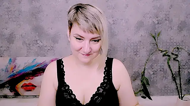 Snapshot of Djullia chatting on 07-12-26, 05:09 Djullia online show from 07-12-26, 05:09