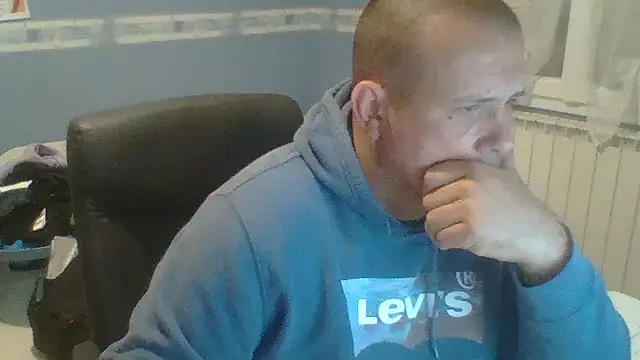 Snapshot of manubm03 chatting on 10-13-25, 11:32 manubm03 online show from 10-13-25, 11:32