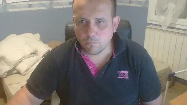 Snapshot of manubm03 chatting on 10-28-25, 12:52 manubm03 online show from 10-28-25, 12:52