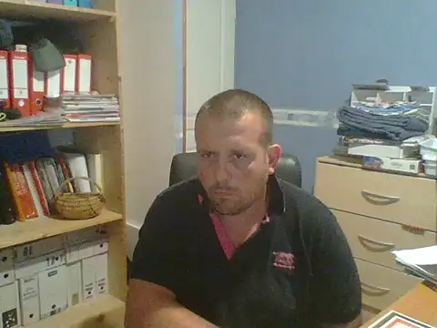 Snapshot of manubm03 chatting on 06-12-26, 01:10 manubm03 online show from 06-12-26, 01:10