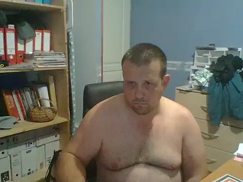 Snapshot of manubm03 chatting on 06-27-26, 05:40 manubm03 online show from 06-27-26, 05:40