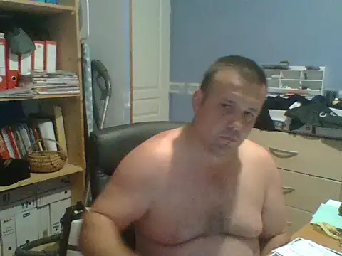 Snapshot of manubm03 chatting on 07-05-26, 07:15 manubm03 online show from 07-05-26, 07:15