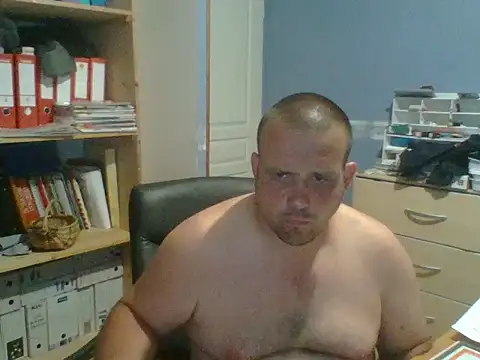 Snapshot of manubm03 chatting on 07-19-26, 04:54 manubm03 online show from 07-19-26, 04:54