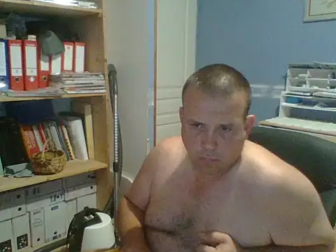 Snapshot of manubm03 chatting on 07-25-26, 05:27 manubm03 online show from 07-25-26, 05:27