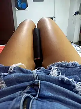 Snapshot of annie-19 chatting on 01-30-25, 06:43 annie-19 online show from 01-30-25, 06:43