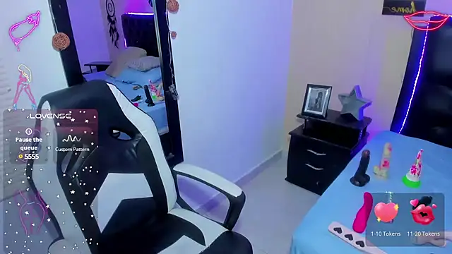 Snapshot of mila_katts chatting on 01-22-25, 09:02 mila katts online show from 01-22-25, 09:02