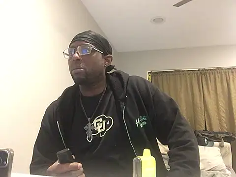 Snapshot of Londonfrotadejr chatting on 02-01-25, 04:24 Londonfrotadejr online show from 02-01-25, 04:24