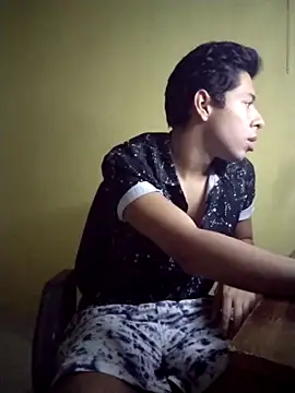 Snapshot of Sexyzino chatting on 10-15-25, 04:34 Sexyzino online show from 10-15-25, 04:34