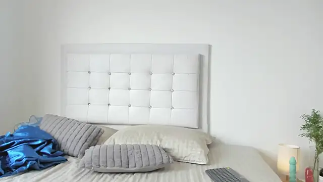 Snapshot of Sofia_Blosom chatting on 11-06-25, 06:42 Sofia Blosom online show from 11-06-25, 06:42