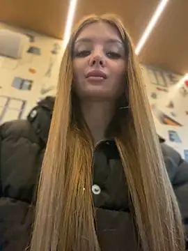 Snapshot of KrisMagnoly chatting on 10-25-25, 04:46 KrisMagnoly online show from 10-25-25, 04:46