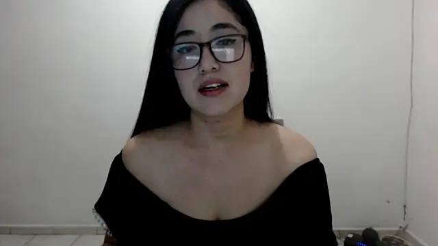 Snapshot of YummymeowW chatting on 01-18-25, 04:59 YummymeowW online show from 01-18-25, 04:59