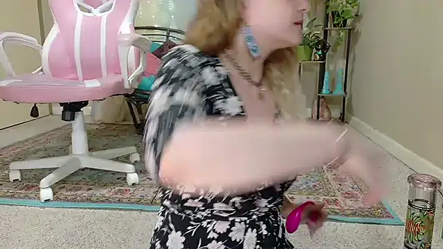 Snapshot of Emihaze chatting on 06-09-26, 11:16 Emihaze online show from 06-09-26, 11:16