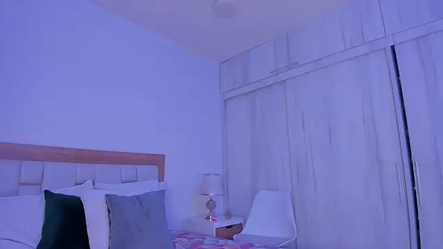 Snapshot of mia_hank chatting on 01-13-25, 11:41 mia hank online show from 01-13-25, 11:41