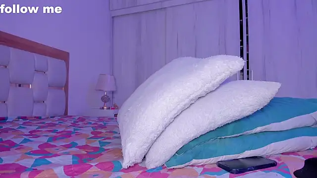 Snapshot of mia_hank chatting on 02-25-25, 02:44 mia hank online show from 02-25-25, 02:44