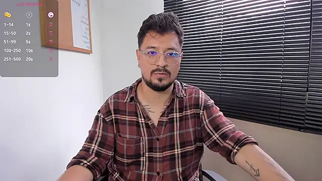 Snapshot of DaviidEvans_ chatting on 12-13-24, 04:27 DaviidEvans online show from 12-13-24, 04:27