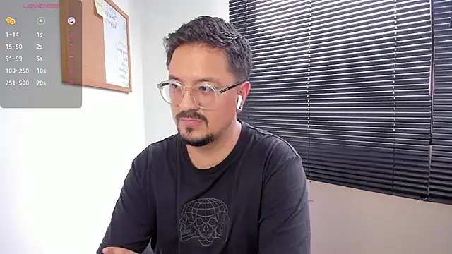 Snapshot of DaviidEvans_ chatting on 12-31-24, 05:29 DaviidEvans online show from 12-31-24, 05:29