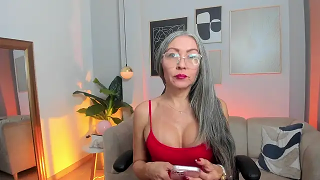  Nicoletteshea  online show from 07-07-26, 11:42