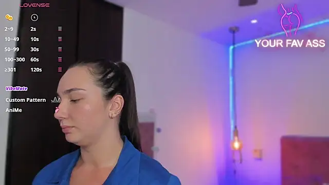 Snapshot of ava_blue chatting on 02-14-25, 01:56 ava blue online show from 02-14-25, 01:56