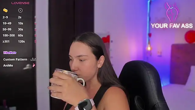 Snapshot of ava_blue chatting on 02-14-25, 08:05 ava blue online show from 02-14-25, 08:05