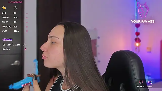 Snapshot of ava_blue chatting on 02-15-25, 07:39 ava blue online show from 02-15-25, 07:39