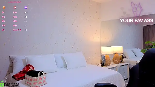 Snapshot of ava_blue chatting on 10-07-25, 08:06 ava blue online show from 10-07-25, 08:06