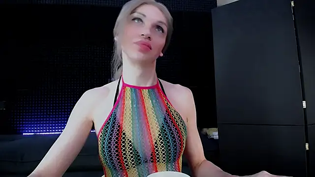 Snapshot of Hardy_Green chatting on 09-19-25, 04:03 Hardy Green online show from 09-19-25, 04:03