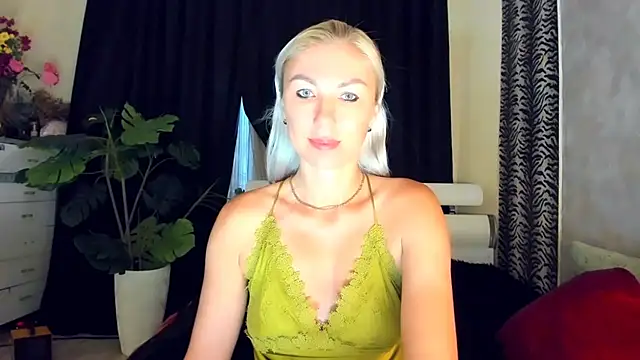 Snapshot of _SABOTAGE_ chatting on 06-21-26, 02:03 SABOTAGE online show from 06-21-26, 02:03