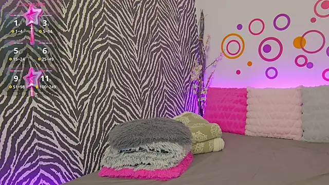 Snapshot of JennyShow chatting on 11-10-25, 06:56 JennyShow online show from 11-10-25, 06:56